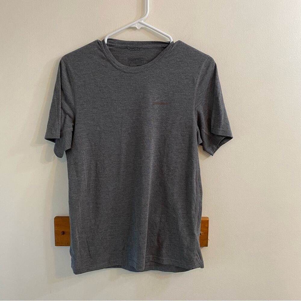 Patagonia M’s Short-Sleeved Nine Trails Shirt Grey Crewneck Women’s Size Small